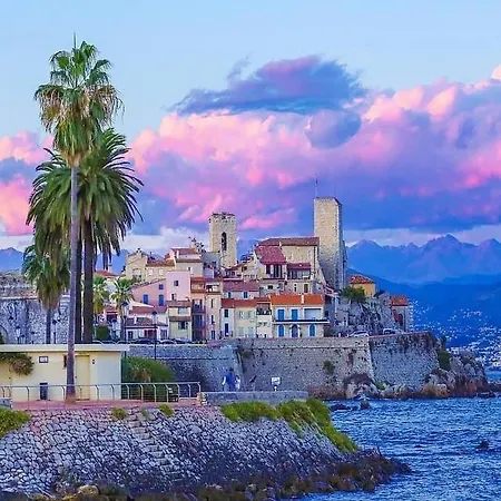 Appartement Luxe Vue Mer Au Pied Du Cap D'Antibes Apartament *